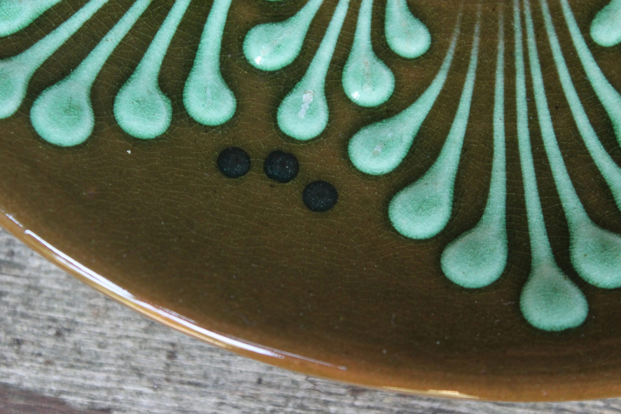 Olive green radial ceramic plate - View 4