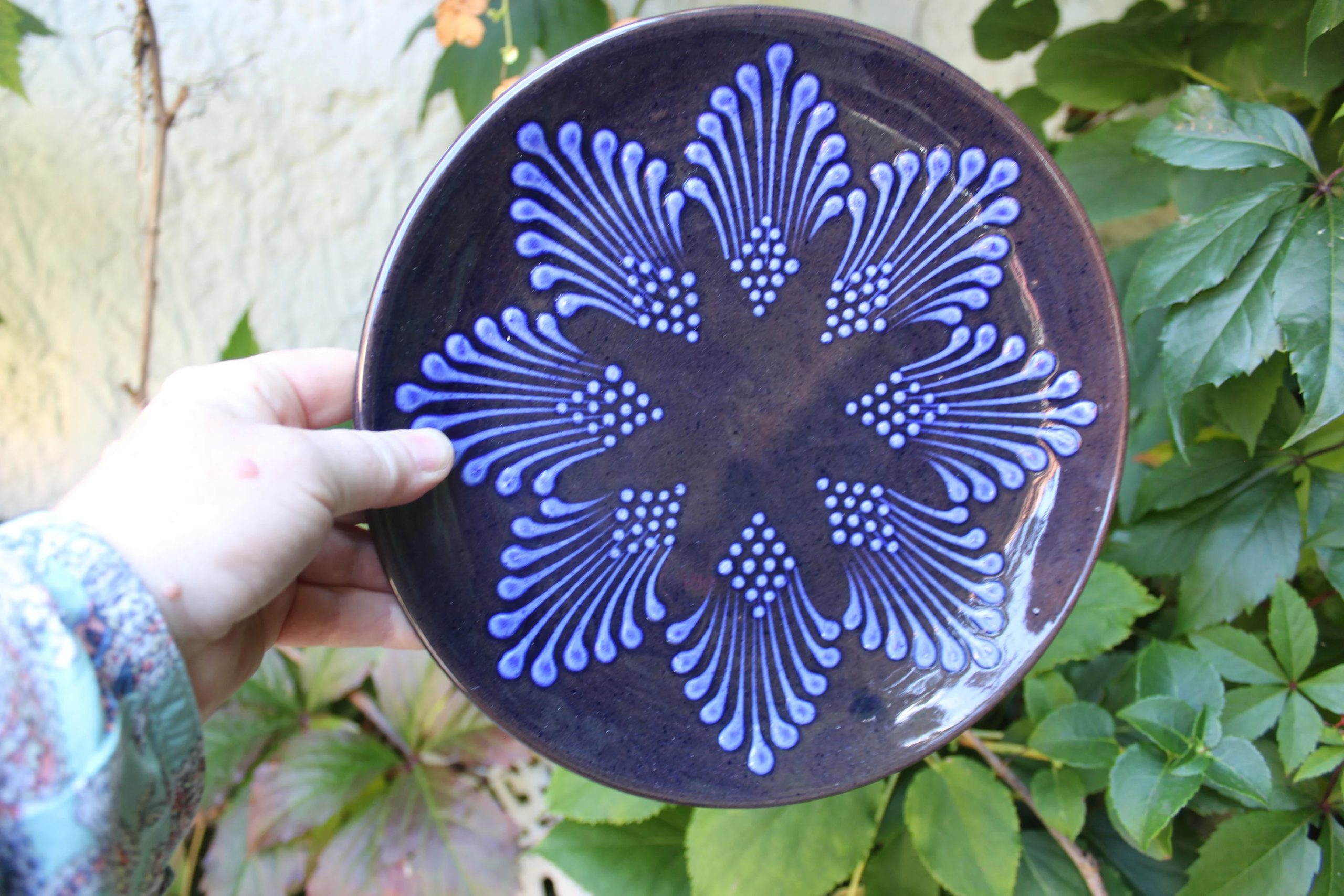 Dark brown floral art ceramic plate - View 2