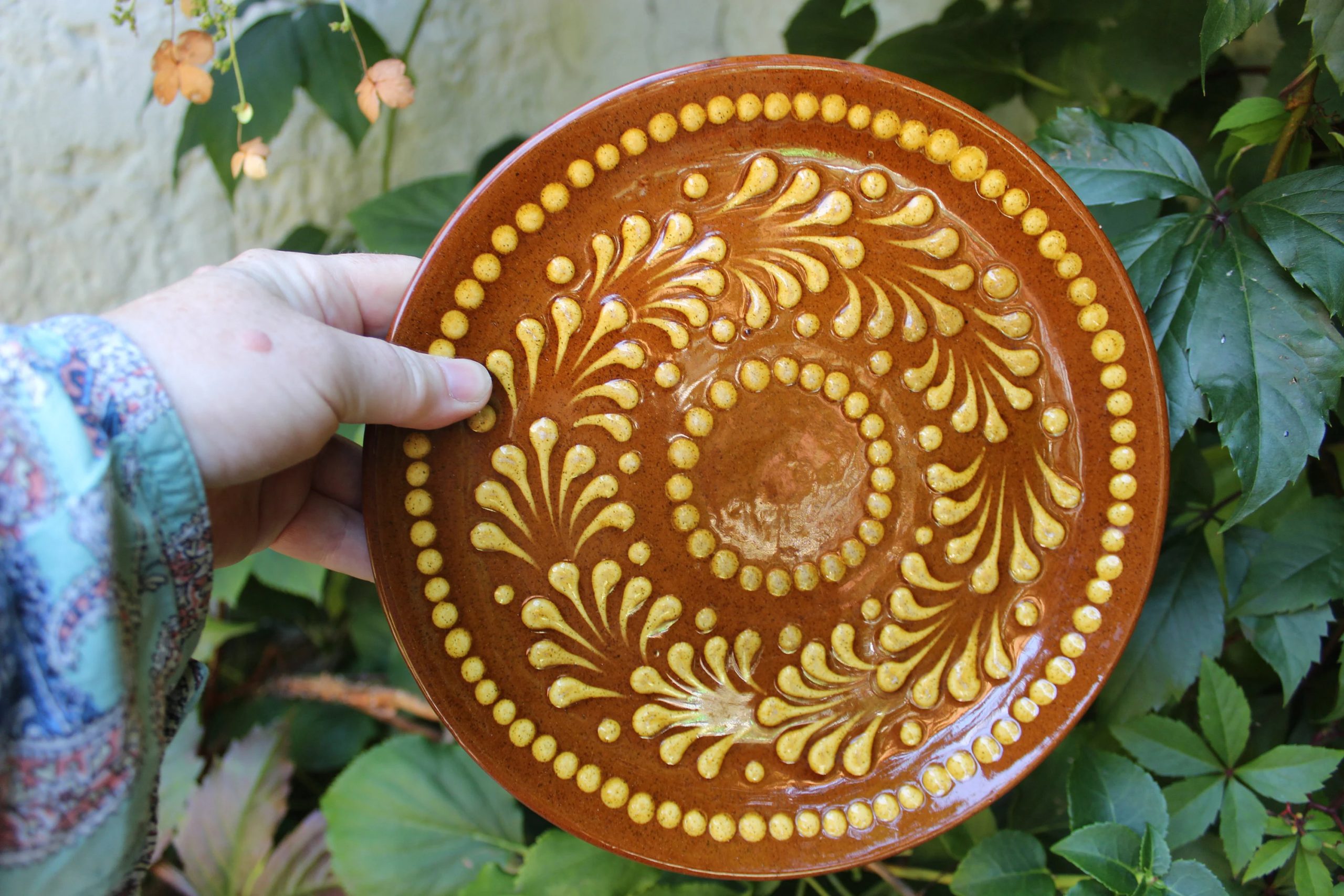 Country style amber ceramic plate - View 2
