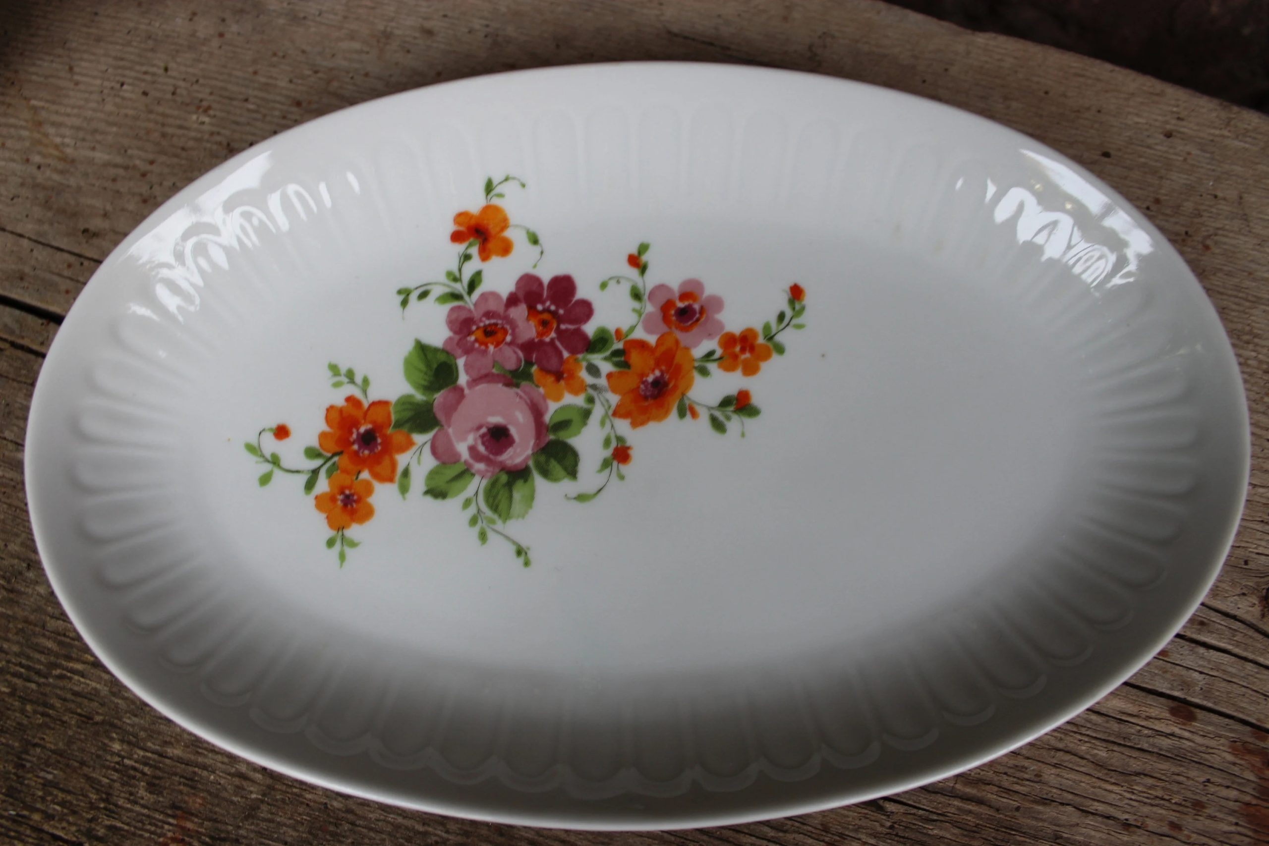 Retro oval floral ceramic dinner plate