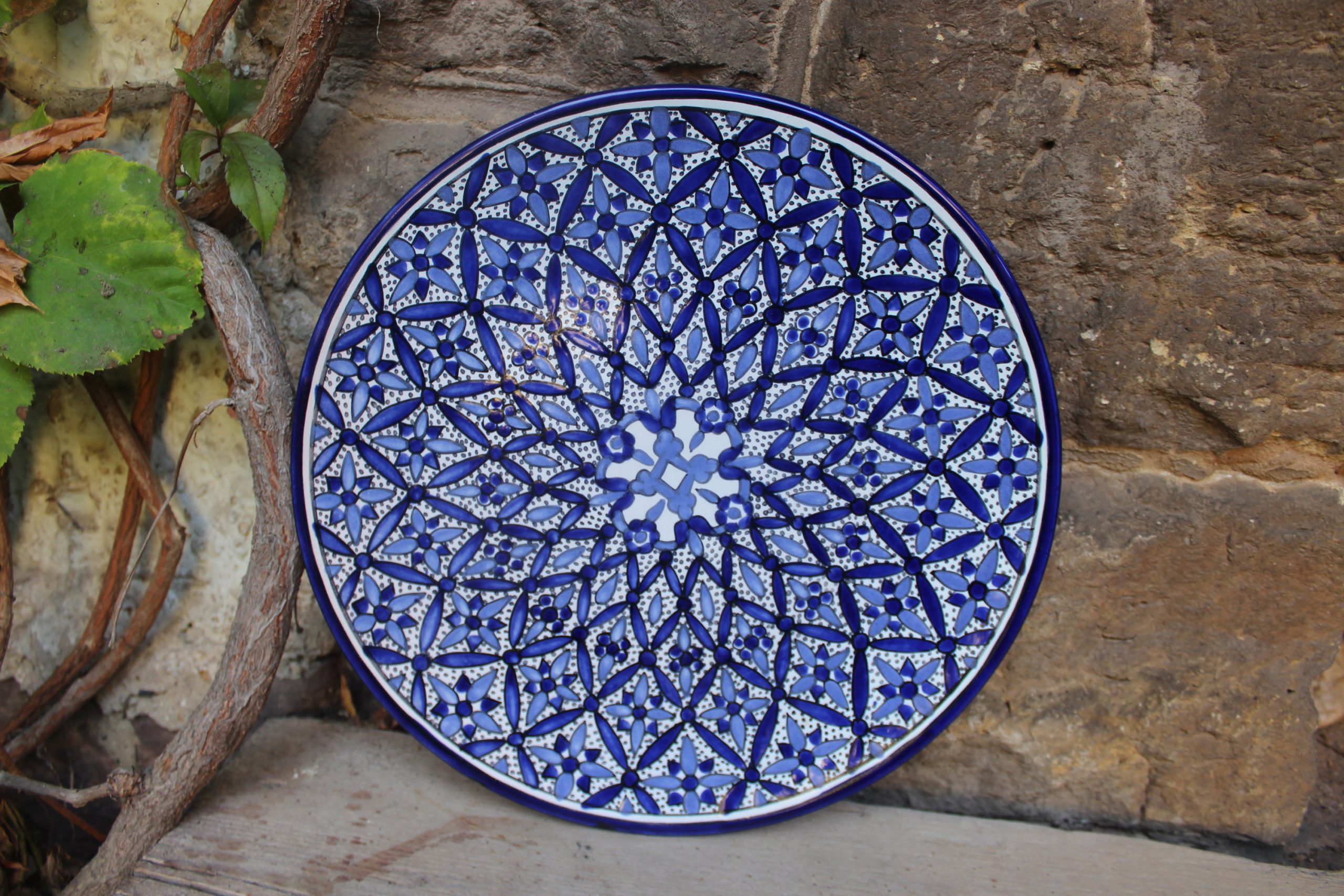 Blue geometric pattern decorative plate - View 4